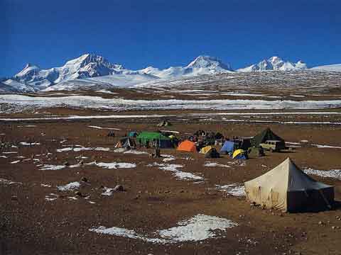
Shishapangma From Chinese North Base Camp - Wanda Rutkiewicz: A Caravan of Dreams book
